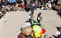 «تعزيه» در ذاتش عنصری از نمايش خيابانی دارد «تعزيه» در ذاتش عنصری از نمايش خيابانی دارد