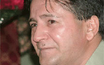 احمد عزیزی از تخت برخاست