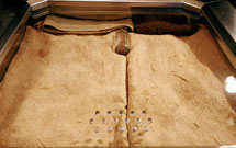 خرقۀ منسوب به پيامبر اکرم(ص) به نمايش عمومي گذاشته شد