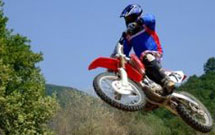 ترك مسابقه موتورسواری براي اقامه نماز