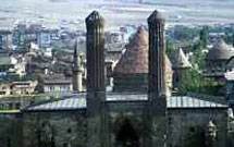 مردم شهر ارزروم ترکيه همزمان با مکه نماز می‌خوانند