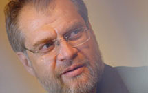 توليد آثار با محوريت حضرت رضا(ع) به تاسيس بنيادي ويژه‌ نياز دارد