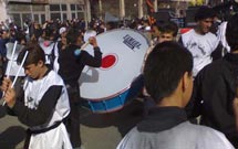 كوبيدن بر طبل ياحسين(ع) با برند خارجي!