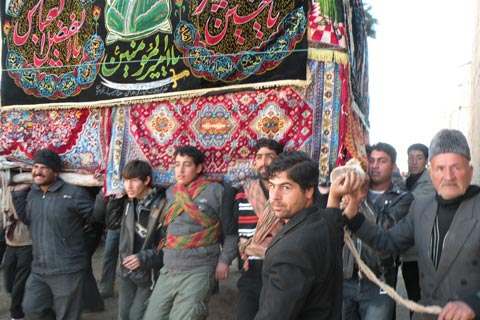 حاشيه‌اي بر آيين نخل گرداني روستاي فدافن