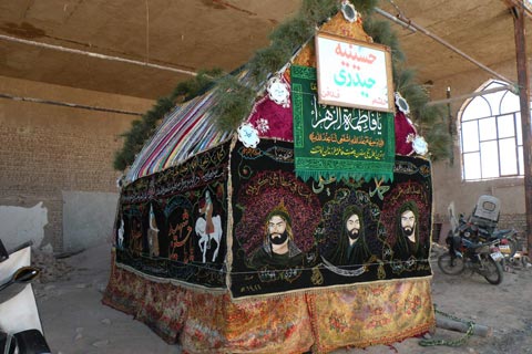 حاشيه‌اي بر آيين نخل گرداني روستاي فدافن