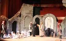 بازيگران نمايش «خورشيد كاروان» با نماينده مقام رهبري در لندن دیدار کردند