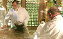 آیین غبارروبی ضریح مطهر امام رضا(ع) برگزار شد