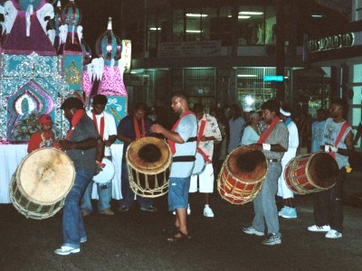 تجه همراه با نوازندگان تسه