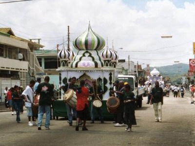 تجه همراه با نوازندگان