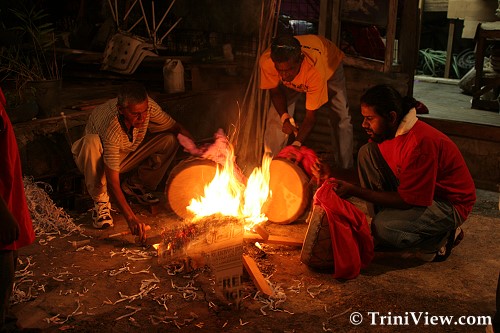 طبل ها را گرم می کنند