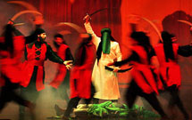 نمايش «در قاب ماه» در زاهدان به روی صحنه رفت