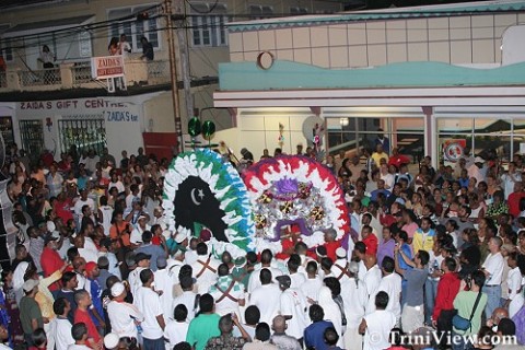 ماه سبز و سرخ به یکدیگر می رسند