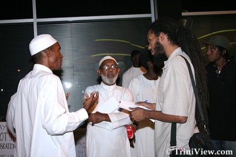 مسلمانان درباره مراسم حسی گفتگو می کنند