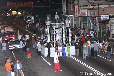 نمائی از حرکت تجه در خیابان ها