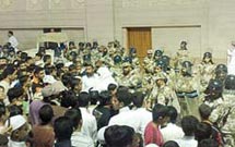 هزاران شيعه مقابل بقيع، تجمع و اعتراض کردند