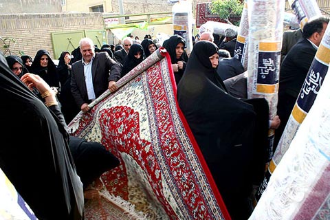 213 تخته فرش به بارگاه امام حسين(ع) اهدا شد