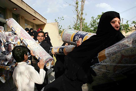 213 تخته فرش به بارگاه امام حسين(ع) اهدا شد