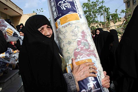 213 تخته فرش به بارگاه امام حسين(ع) اهدا شد