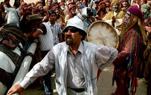 «وهب نصرانی» جلوي دوربين ميرود «وهب نصرانی» جلوي دوربين ميرود