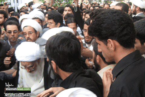 عزاداری مردمی در مقابل بیت مرحوم آیت الله بهجت