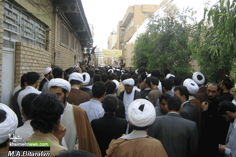عزاداری مردمی در مقابل بیت مرحوم آیت الله بهجت