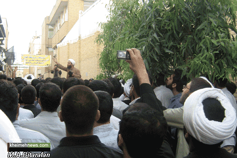 عزاداری مردمی در مقابل بیت مرحوم آیت الله بهجت