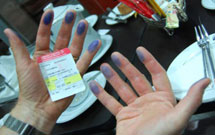 متقاضيان رواديد عربستان انگشت نگاري مي شوند