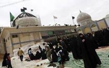 بيش از ۱۰۰هزار نفر از شيعيان در سامرا عزاداري کردند بيش از ۱۰۰هزار نفر از شيعيان در سامرا عزاداري کردند