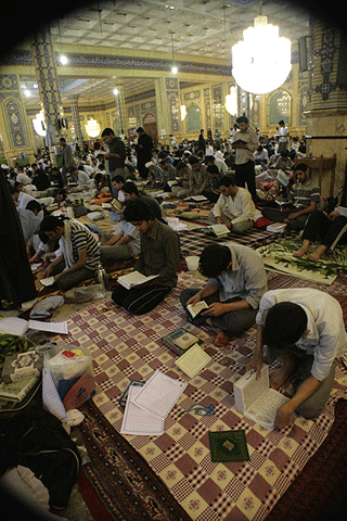 پایان مراسم معنوی اعتکاف در مسجد مقدس جمکران