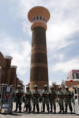 تعطیلی مساجد در غرب چین