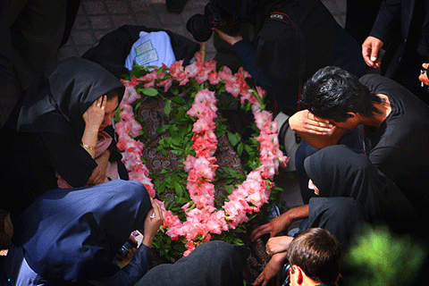 تشييع پيكر مهدی آذريزدی