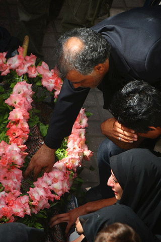 تشييع پيكر مهدی آذريزدی