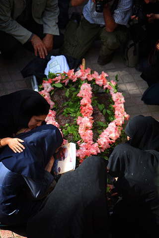 تشييع پيكر مهدی آذريزدی
