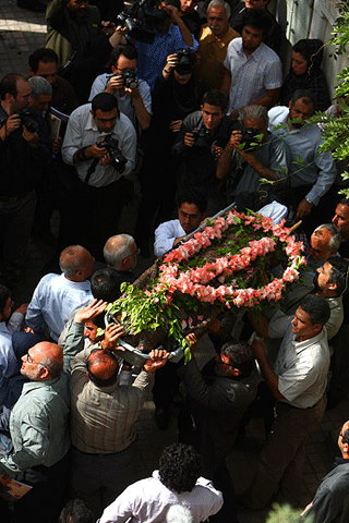 تشييع پيكر مهدی آذريزدی