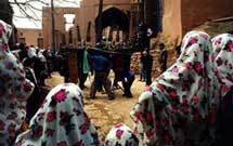 در روز عاشورا از ورود گردشگران به ابیانه جلوگیری می شود