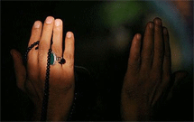 زمزمه دعا بر منبر تصوير زمزمه دعا بر منبر تصوير