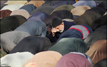 نماز ظهر عاشورا در سراسر ایران اقامه شد