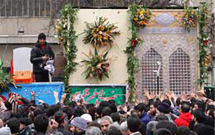 ضریح قتلگاه امام حسین(ع) توسط نمازگزاران تهرانی بدرقه  شد