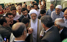 پرده‌برداری از ضریح امام حسین(ع) توسط آیت‌الله مکارم شیرازی