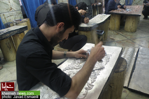 نخستين شبکه نصب شده بر روي ضريح جديد امام حسين(ع)