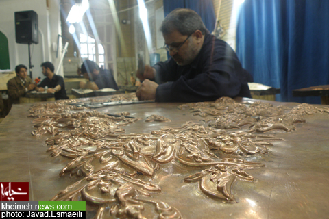 نخستين شبکه نصب شده بر روي ضريح جديد امام حسين(ع)