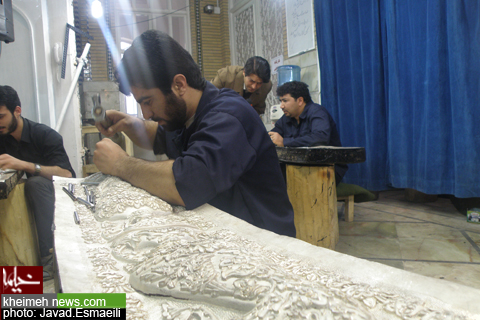 نخستين شبکه نصب شده بر روي ضريح جديد امام حسين(ع)