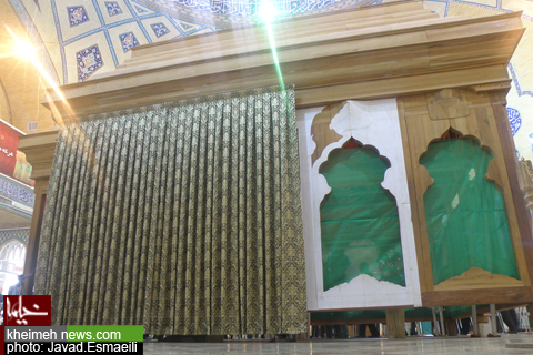 نخستين شبکه نصب شده بر روي ضريح جديد امام حسين(ع)