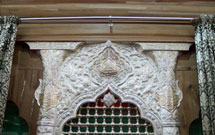 محبت ما به ضریح امام حسین(ع) سمبل محبت به امام است