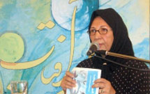 غزل تاجبخش مجموعه شعر «یا علی بگشای در را من گلاب آوردهام» را سرود غزل تاجبخش مجموعه شعر «یا علی بگشای در را من گلاب آوردهام» را سرود