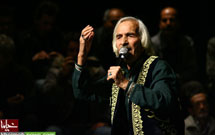 داوود فتحعلی‌بيگی نقالی شاهنامه را ضبط تلويزيونی می‌كند