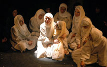 در جشنواره تئاتر امسال بر فرهنگ بومی و دينی توجه ويژه خواهد شد