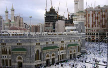 اجتماع زایران در شب‌ ۲۷ ماه رمضان در مکه