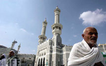 کودک ۶ ساله و پیرمرد ۹۳ساله جوانترین و پیرترین زایران حج هستند