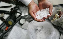 كشف يك كيلوگرم مواد مخدر از مسافران عازم به حج كشف يك كيلوگرم مواد مخدر از مسافران عازم به حج